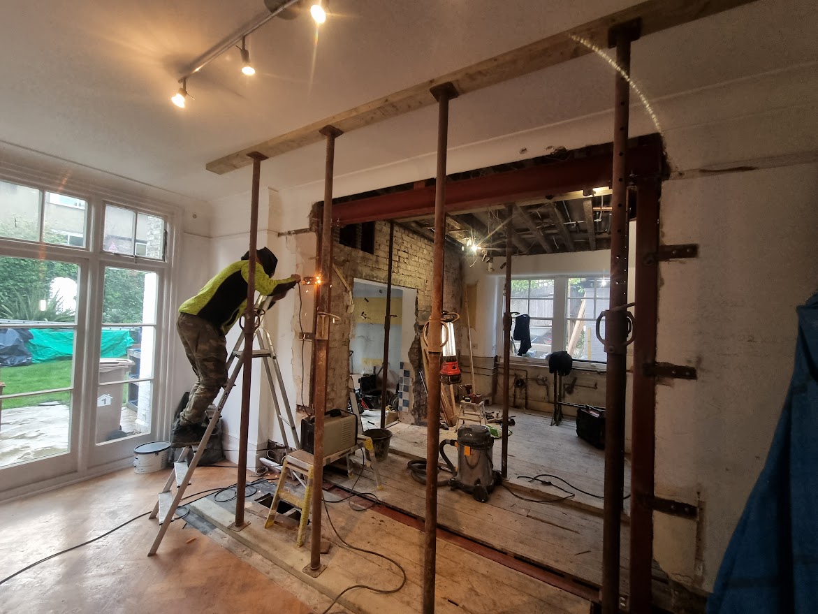 Box frame installation for open plan kitchen – structural alterations in Muswell Hill (Conservation Area)