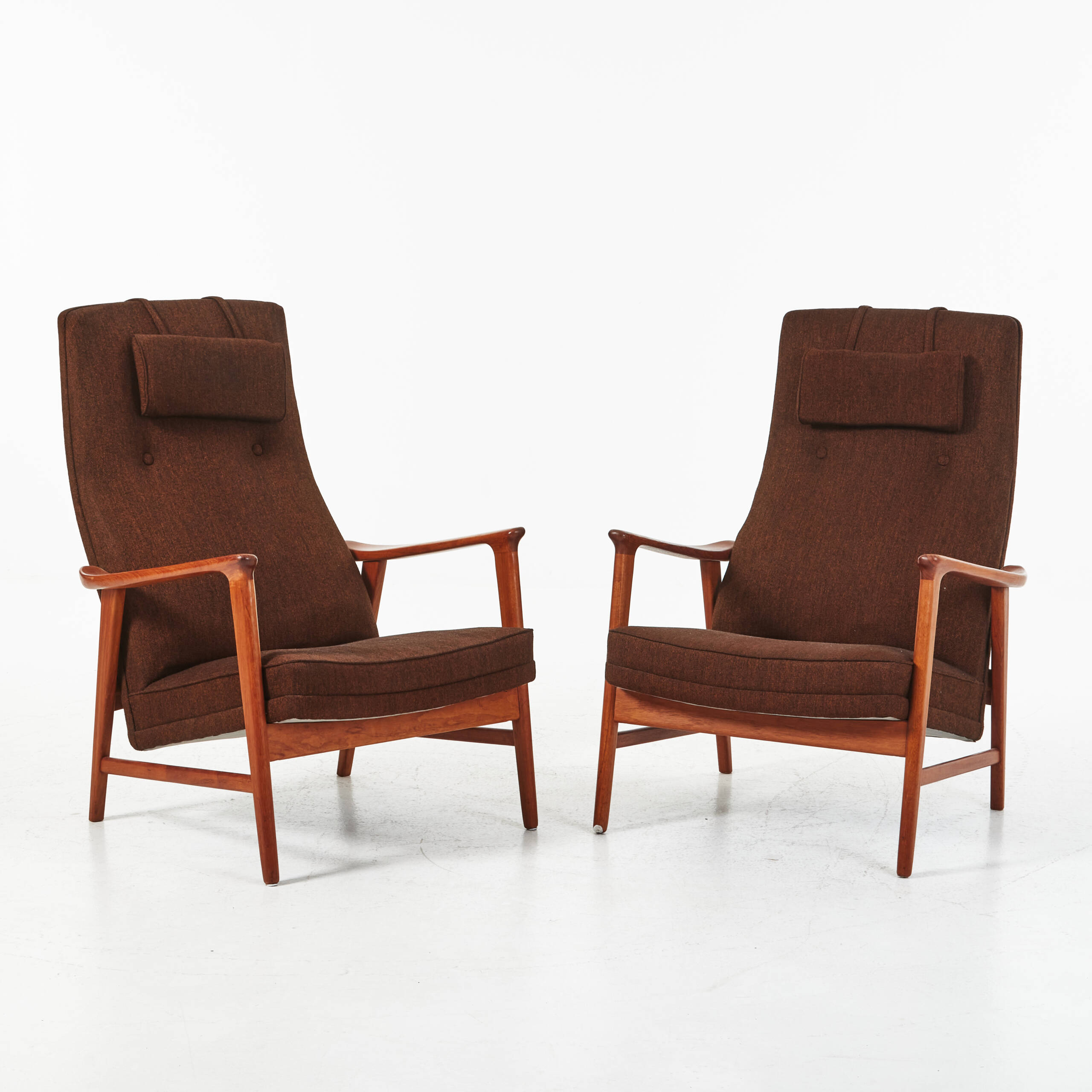 Pair Of Folke Ohlsson “Duxiesta” Adjustable Teak Lounge Chairs In Brown Wool, Dux Sweden, 1960s